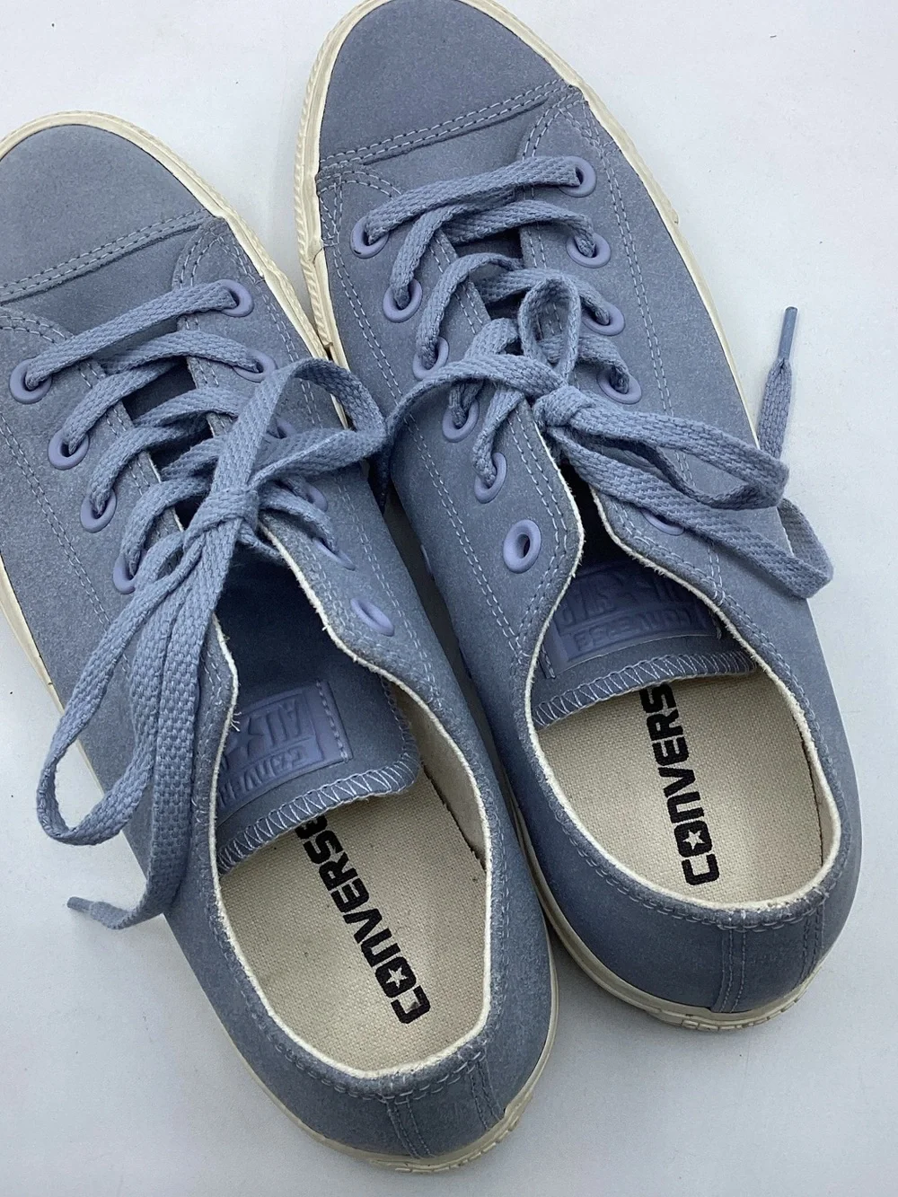 Converse unique suede Low Top Sneakers in Light Blue and Cream